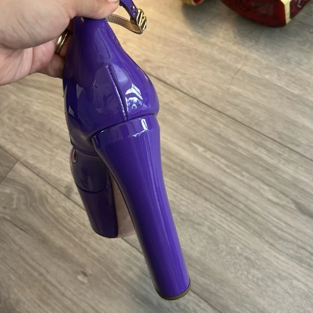 ONE SHOE Valentino Garavani Glossy Purple Platform Heels 38 1/2